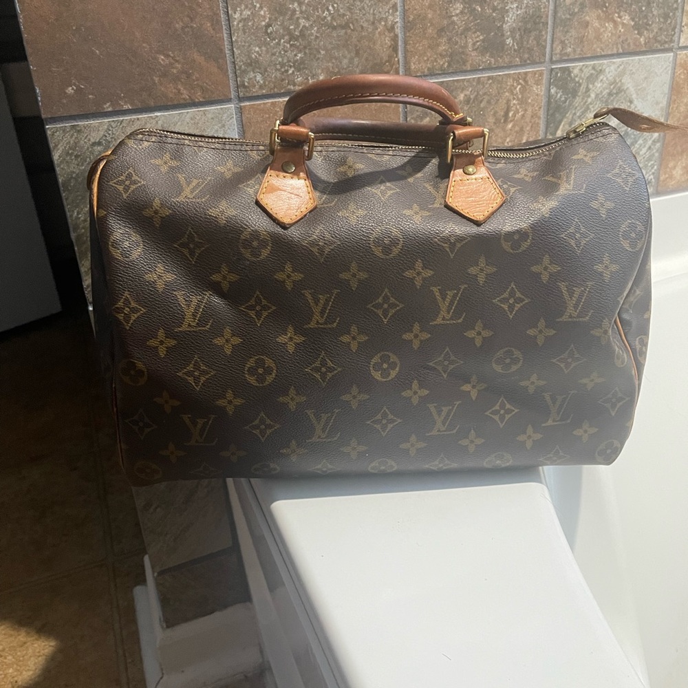 100% authentic Louis Vuitton speedy 35